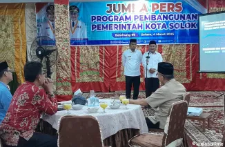 Wako Ramadhani Kirana Putra dan Wawako Suryadi Nurdal diacara Jumpa Pers dengan awak media.