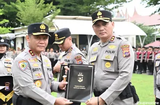 Kapolres Agam Terima Penghargaan atas Dedikasi dalam Gerakan Salat Subuh Berjamaah