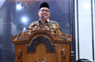 Ketua DPRD Sumbar Drs. H. Muhidi Hadiri Sholat Tarawih dan Berikan Tausyiah di Masjid Al Manar