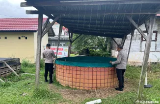 Personil Piket Polsek Indralaya  Monitoring Cek Kolam Ikan Kebun Pekarangan Pangan