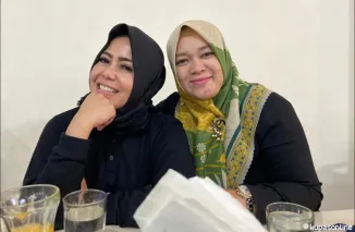 Rezka Oktoberia bersama Wulan Denura