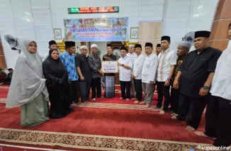 Safari Ramadhan Sumbar di Pasaman Barat, UNP Serahkan Bantuan Rp50 Juta untuk Masjid Baiturrahman