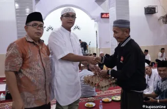 Sekretaris Daerah kota Payakumbuh Rida Ananda mendampingi Tim Safari Ramadhan (TSR) Provinsi Sumatera Barat mengunjungi masjid Amaliyah, kelurahan Tiakar, Payakumbuh Timur, Minggu 9 Maret 2025.