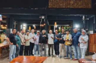 Tokoh Muda Zeki Buka Bersama dengan Insan Pers, di sebuah cafe ternama di Patakumbuh, Minggu 16 Maret 2025.