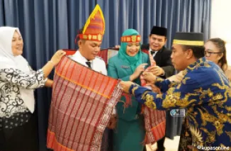 Wabup Murung Raya Rahmanto Muhidin Terima Penghargaan Marga Lumban Gaol