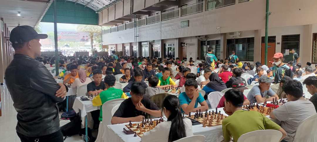 Foto Buka Lomba Catur IKA Unisba 2024, Calon DPD RI Mohammad Trijanto : Membumikan Jatim Sebagai Barometer Catur Nasional