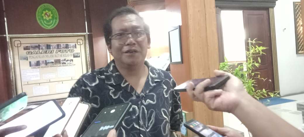 Foto Persidangan Kasus Perusakan APK, Sekretaris DPC PDI Perjuangan Kab Blitar Supriadi : Mudah-mudahan Jadi Pelajaran Untuk ke Depannya