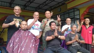 Foto Capt Adib Zamhari Bersama Relawan Potong Gundul, Wujud Syukur Kemenangan Prabowo-Gibran 1 Putaran