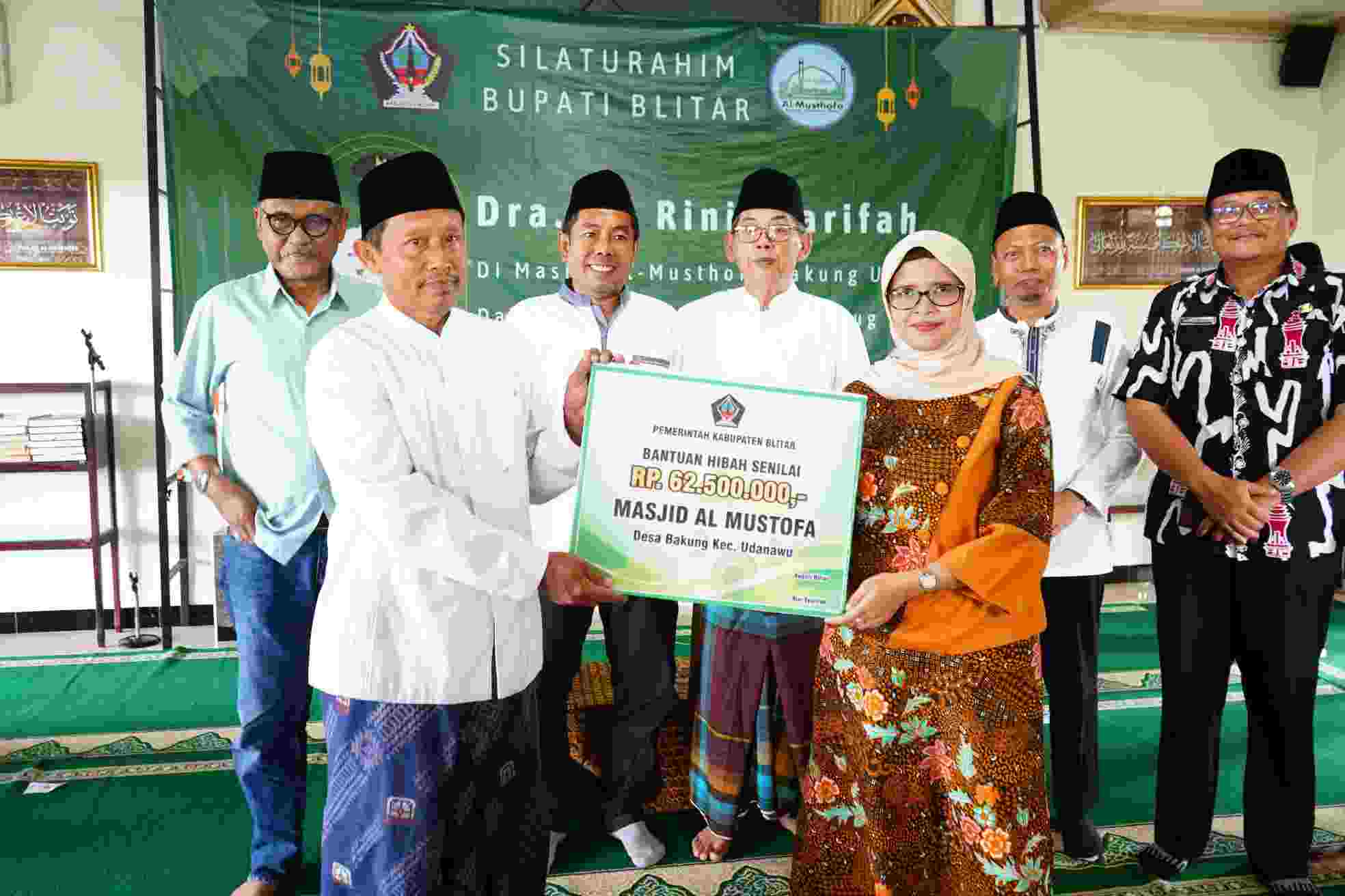 Foto Safari Ramadhan, Bupati Blitar Serahkan Hibah dan Bantuan Bedug serta Santunan Janda Duafa