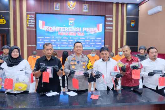 Foto Tuju Orang Terduga Pelaku Praktik Prostitusi Online Ditangkap Satreskrim Polres Blitar Kota