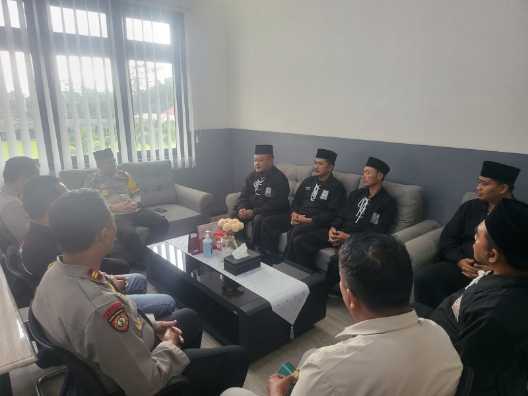 Foto Kenalkan Pengurus Baru PSHT Cabang Kab Blitar Gandeng Polres Jaga Kondusifitas, Siap Berlaga di Kancah Pencak Silat