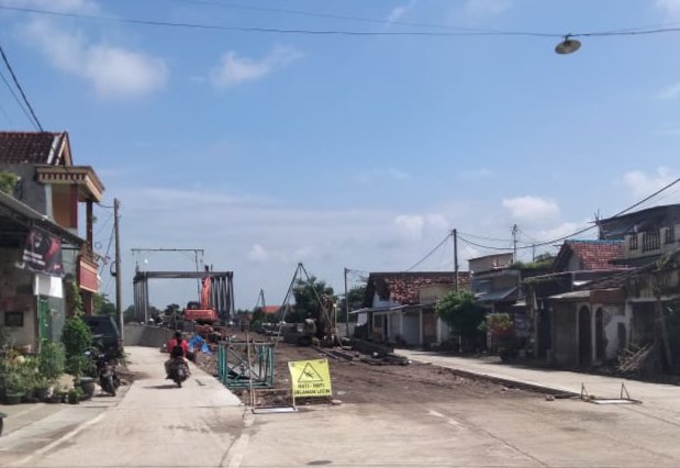 Foto Pembangunan Jembatan Jongbiru Mrican Kediri Ditargetkan Rampung Mei 2024 Mendatang