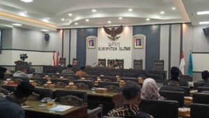 Foto Pandangan Umum Fraksi Terhadap LKPJ Bupati Blitar 2023 di Paripurnakan oleh DPRD Kab Blitar