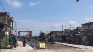 Foto Pembangunan Jembatan Jongbiru Mrican Kediri Ditargetkan Rampung Mei 2024 Mendatang