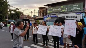 Foto Pastikan Netralitas Polri, KALBI dan GPI Gelar Aksi Didepan Polres Blitar Kota