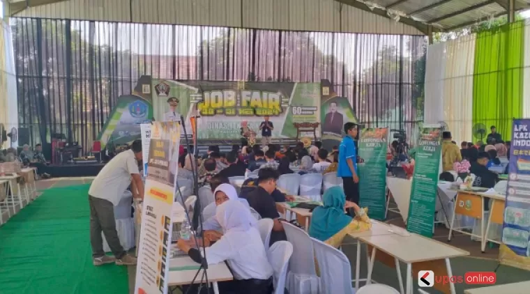 Bupati Blitar diacara Job Fair Pemkab Blitar (Disnaker) 2024.