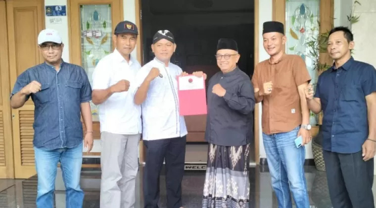 Kades Minggirsari bersama Ketua DPC PDIP Kab Blitar Rijanto