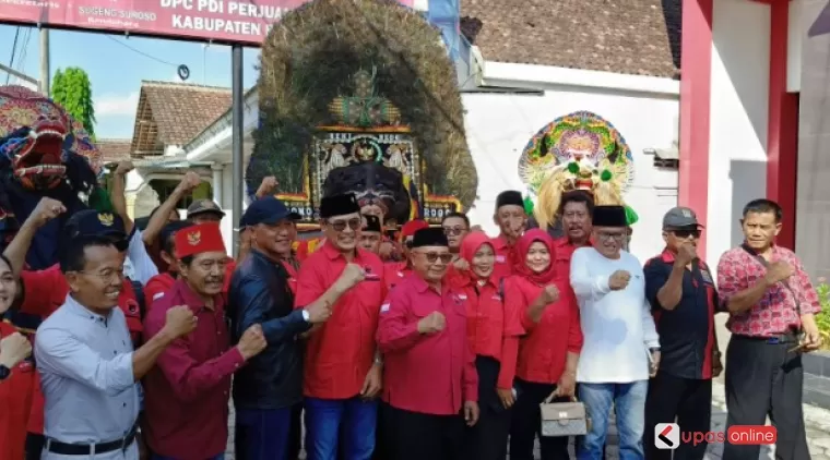 Supriarno Bacalon Cabup dan relawannya bersama Ketua DPC PDI-P Kab Blitar Riyanto