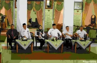 Bupati Blitar didampingi Sekda dan Kepala OPD terkait berikan sambutan pada pembukaan Bimtek