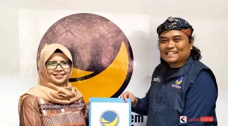 Petahana Bupati Blitar (Mak Rini) bersama dengan Ketua DPD NasDem Kab Blitar Nurhadi.