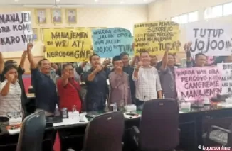 Hearing dengan Komisi II DPRD Kota Blitar Padas bentangkan poster