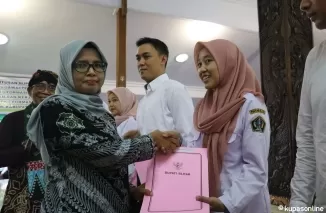 Bupati Rini Syarifah secara simbolis serahkan SK pengangkatan PPPK Formasi 2023