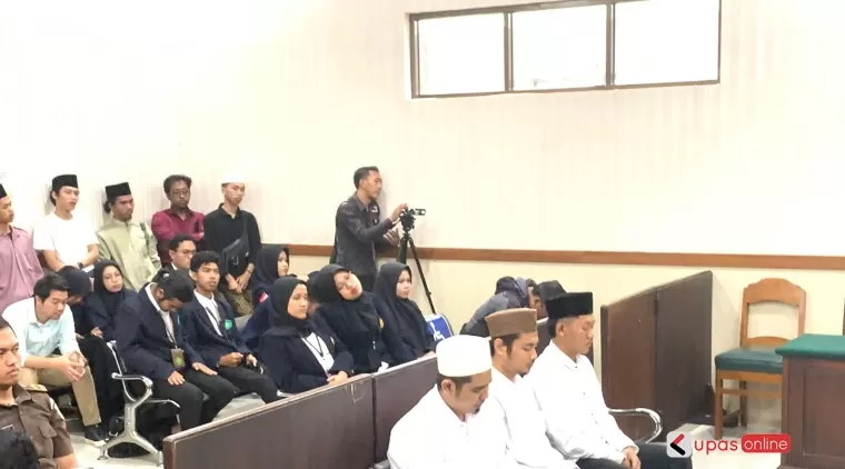 Sidang putusan Gus Samsudin di vonis bebas