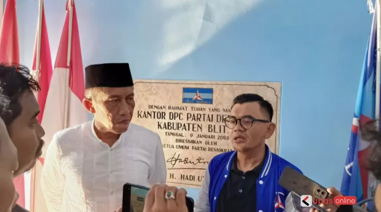 Bacalon Bupati Blitar M Sulistio no (Kelik) bersama Keta DPC Demokrat Kab Blitar Edi Masna.