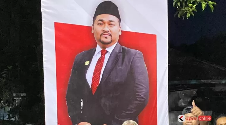 Relawan Ferdy pasang Banner untuk masyarakat lebih mudah menenaku sosok Fredy Agung Kurniawan