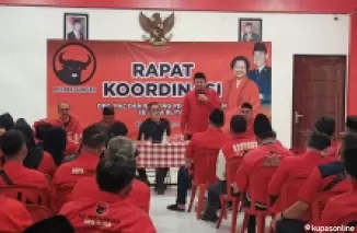 Bacalon Wali Kota Blitar Bambang Rianto berikan sambutan kepada kader PDI Perjuangan Kota Blitar
