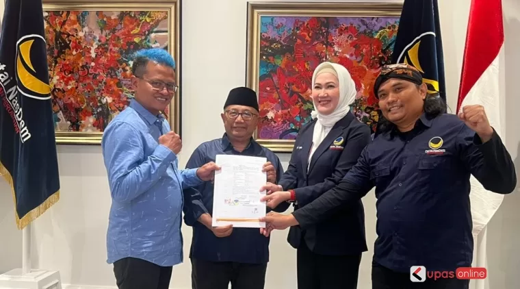 Pasangan calon Bupati dan Wakil Bupati Blitar H. Rijanto-Beky Terima rekomendasi dari Partai NasDem