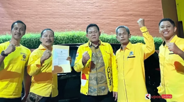 Ketua DPD Golkar Kota Blitar dampingi Paslon Bambang-Bayu saat pengambilan Rekomendasi