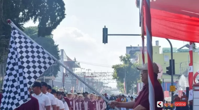 Wali Kota Blitar Santoso berangkatkan peserta Lomba Gerak Jalan Instansi