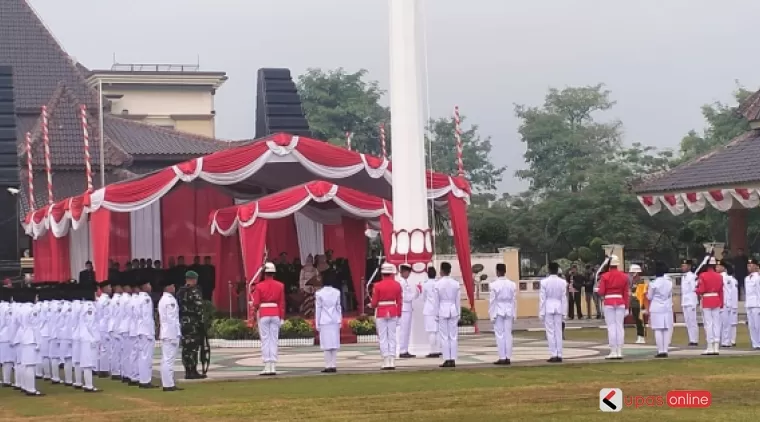 Pelaksanaan Upacara HUT RI ke 79 di alun-alun Kanigoro, Kabupaten Blitar.