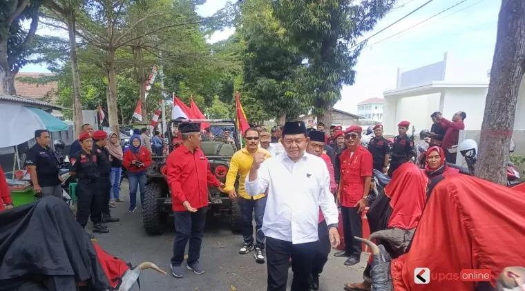 Bambang Rianto - Bayu Kuncoro lakukan pendaftaran Pilwali Blitar 2024, diantar ribuan masa