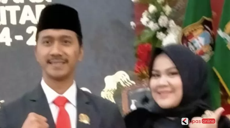 Mohamad Hardita Magrib (Dito) beserta istri usai dilantik sebagai anggota DPRD Kota Blitar periode 2024-2029