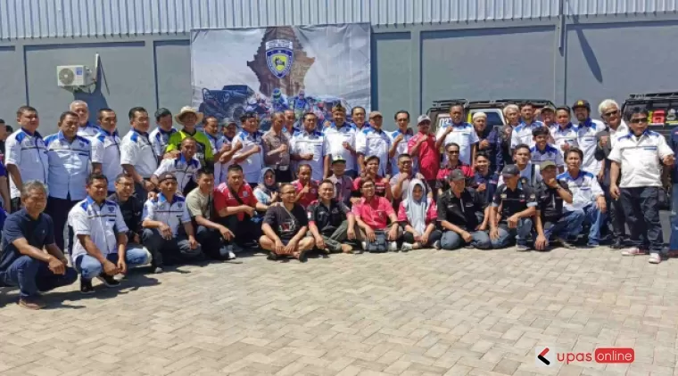 Foto bersama Pengurus IMI Jatim dan Kabupaten Blitar bersama anggota IMI