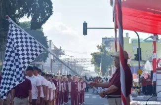 Wali Kota Blitar Santoso berangkatkan peserta Lomba Gerak Jalan Instansi