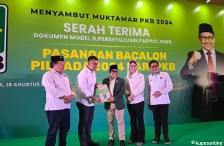 Mas Ibin dan Elim Tyu Samba menerima rekomendasi dari PKB yang diserahkan oleh KeTum Muhaimin Iskandar