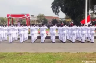 Wali Kota Blitar pimpinan upacara Bendera dalam peringatan HUT RI ke 79