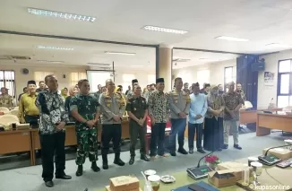 Foto Ketua dan anggota DPRD Kabupaten Blitar bersama Forkopimda usai Raker