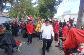 Bambang Rianto - Bayu Kuncoro lakukan pendaftaran Pilwali Blitar 2024, diantar ribuan masa