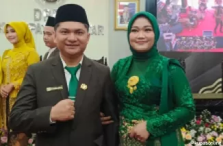 Anggota DPRD Fraksi PKB Anugerah Surya beserta istri usai pelantikan