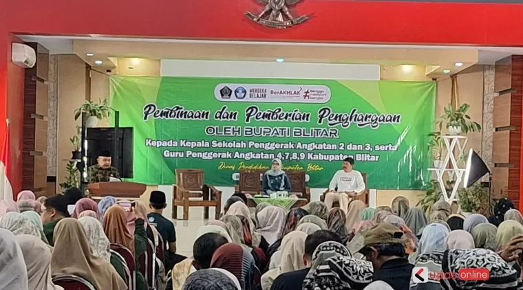 Acara penyerahan Piagam penghargaan kepada Guru Penggerak