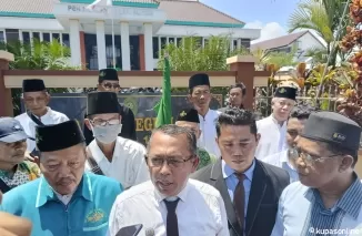 Aksi unras forum warga NU di depan Pengadilan Negeri Blitar