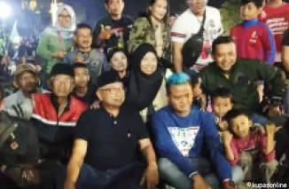 Antusiasme masyarakat ke pasangan Rijanto-Beky di Nobar Pertandingan Timnas