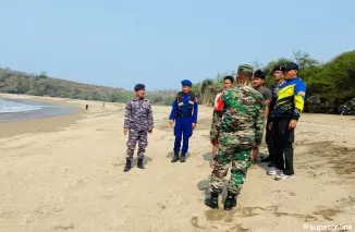 Tim penyelamatan gabungan terus berupaya mencari pelajar yang terseret arus laut pantai serit