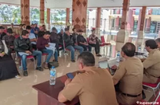 Ketua Ratu Adil M. Trijanto bersama dengan FMR dan KRPK audiensi bersama OPD di Pemkab Blitar