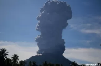 Senin Dini Hari Gunung Ibu Erupsi 3 Kali, Kini Status level III Siaga!