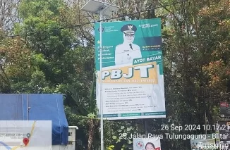 Baleho/poster Bupati Blitar Rini Syarifah